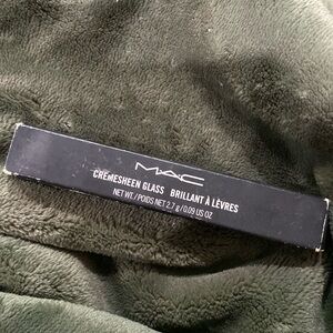 MAC Cosmetics Cremesheen Glass BRAND NEW in shade: DEELIGHT.
